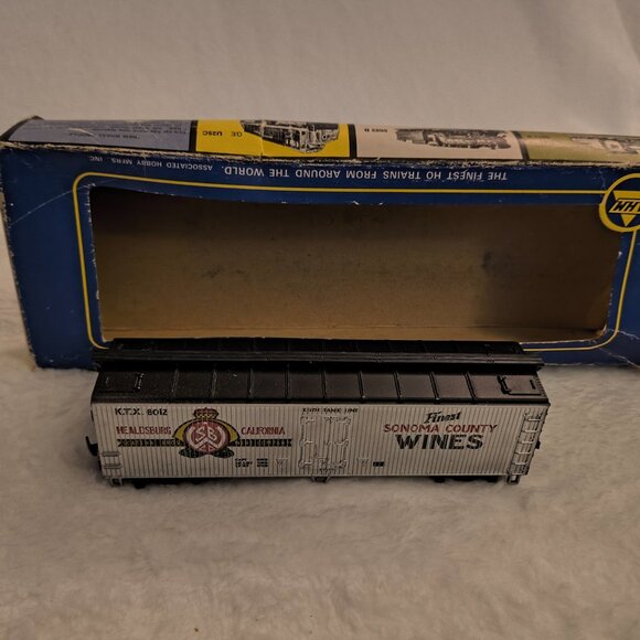 AHM HO Scale Vintage Freight Cars - Tank & Reefer with Boxes! - Picture 8 of 13